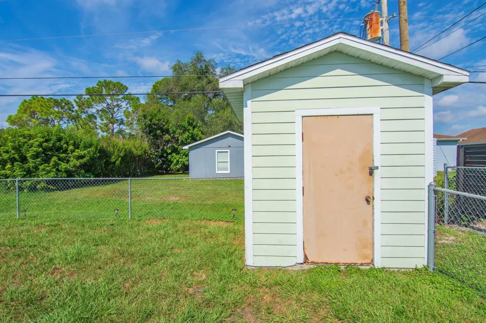 1175 12th Court SW Vero Beach, FL 32962