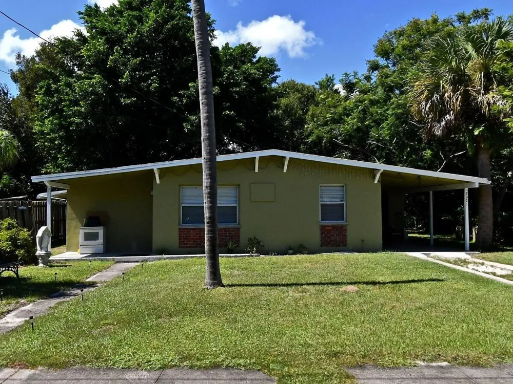 2021 HILLS COURT Fort Pierce, FL 34950