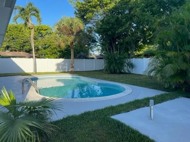 6623 Inwood North Lauderdale, FL 33068