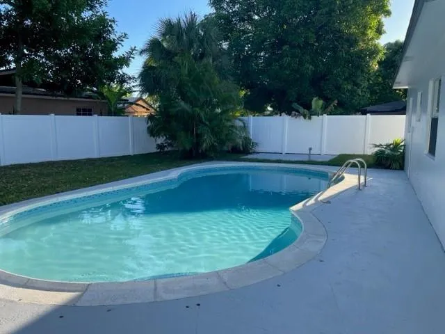 6623 Inwood North Lauderdale, FL 33068