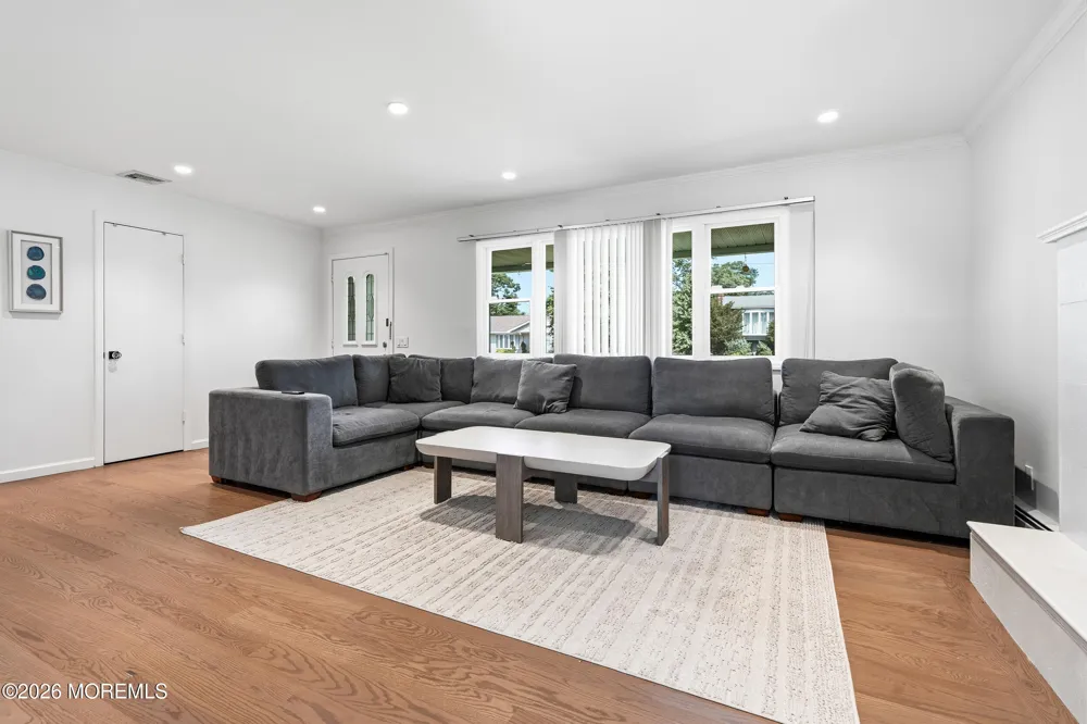 704 Dow Avenue Oakhurst, NJ 07755