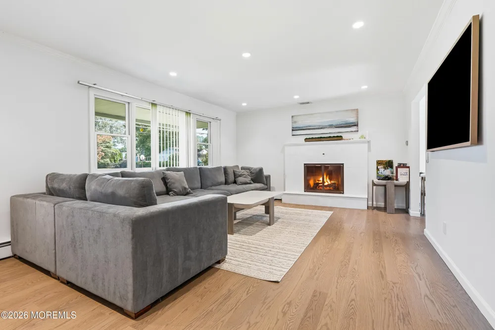 704 Dow Avenue Oakhurst, NJ 07755