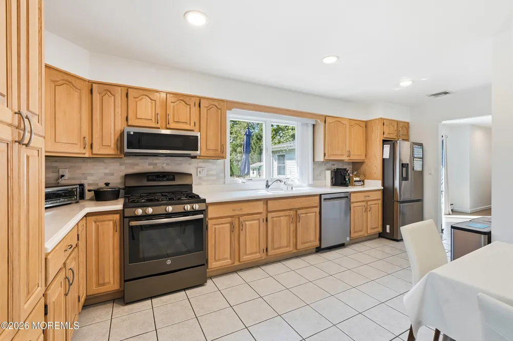 704 Dow Avenue Oakhurst, NJ 07755