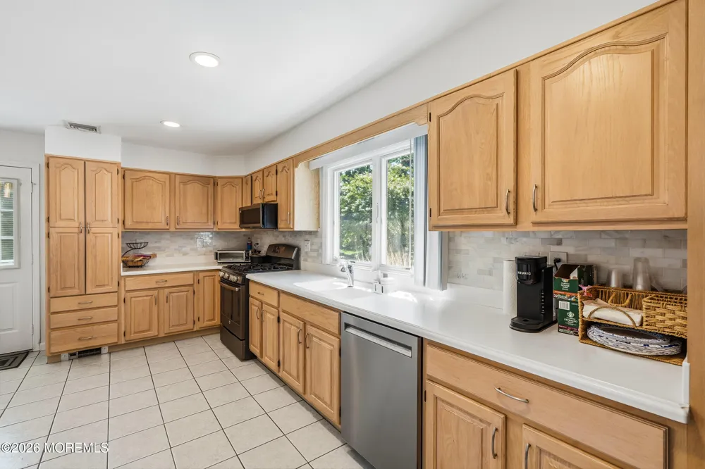 704 Dow Avenue Oakhurst, NJ 07755