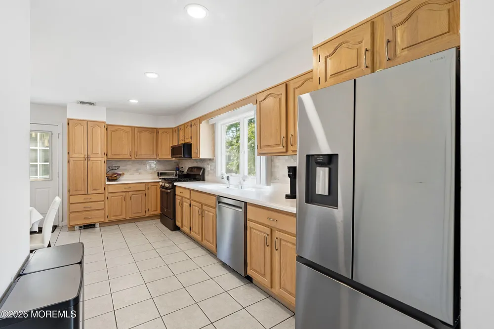 704 Dow Avenue Oakhurst, NJ 07755