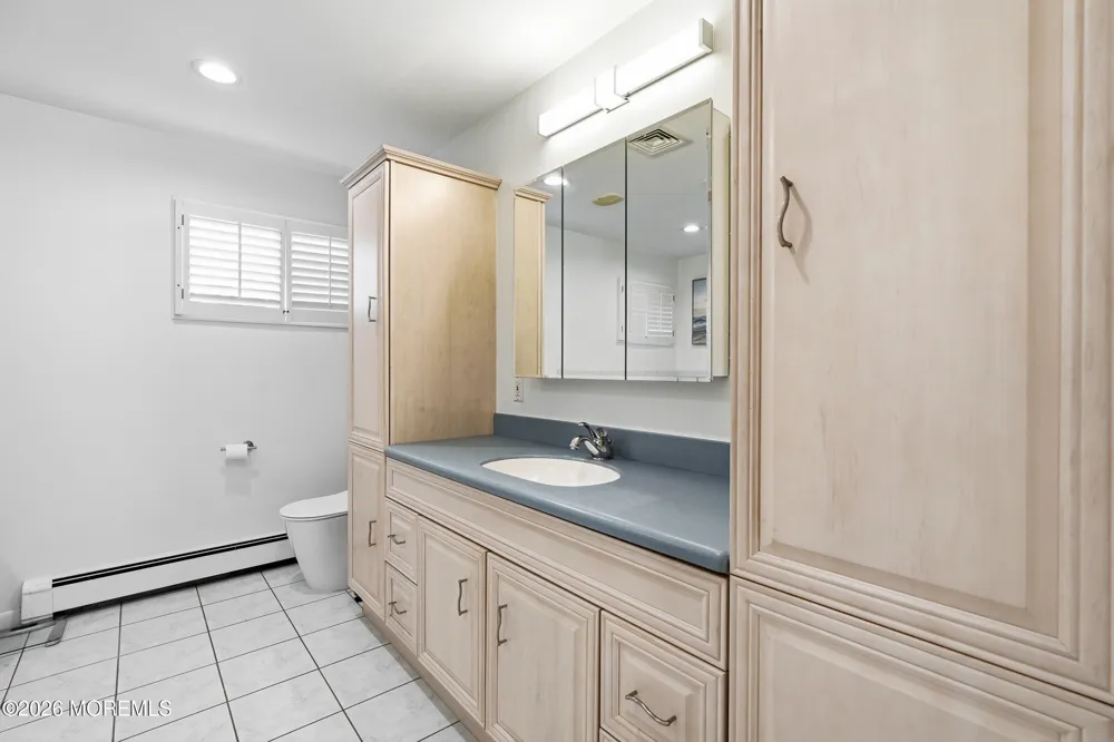 704 Dow Avenue Oakhurst, NJ 07755