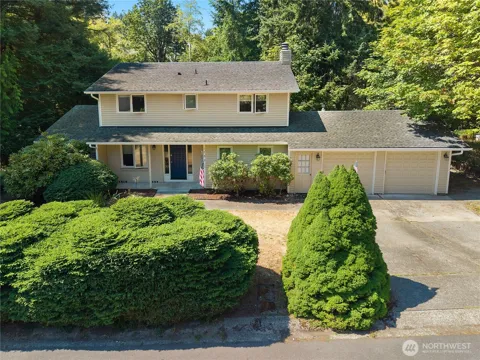 1732 Medallion Loop NW