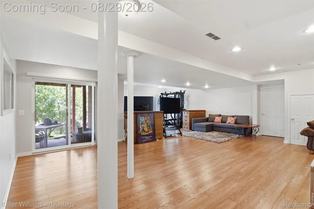 17012 Algonquin Drive Northville Township, MI 48168