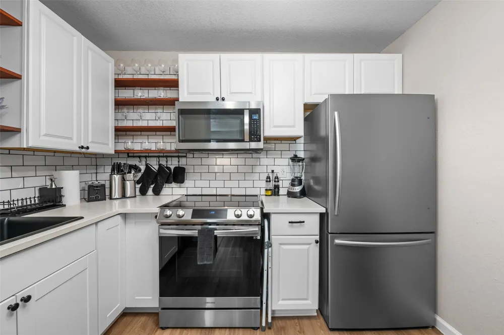 1712 Crest Point Drive Arlington, TX 76012