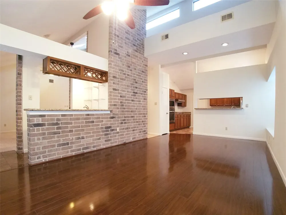 2111 Echo Ridge Sugar Land, TX 77478