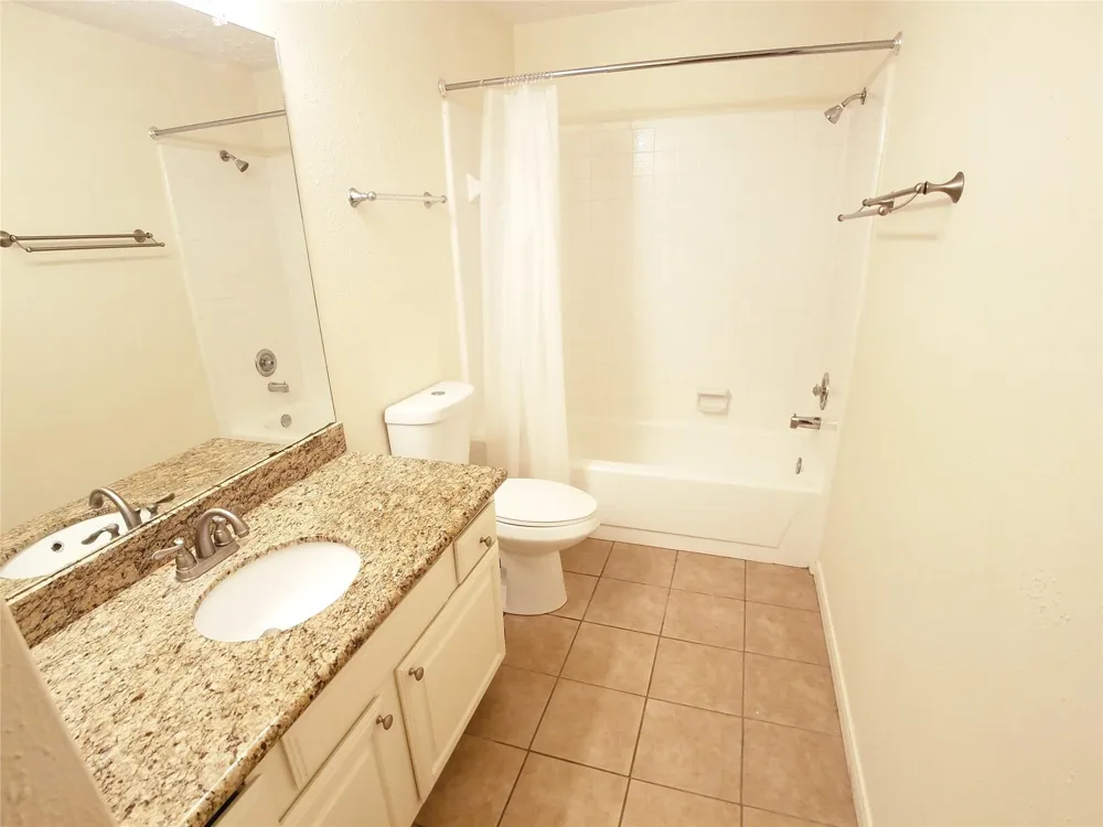 2111 Echo Ridge Sugar Land, TX 77478