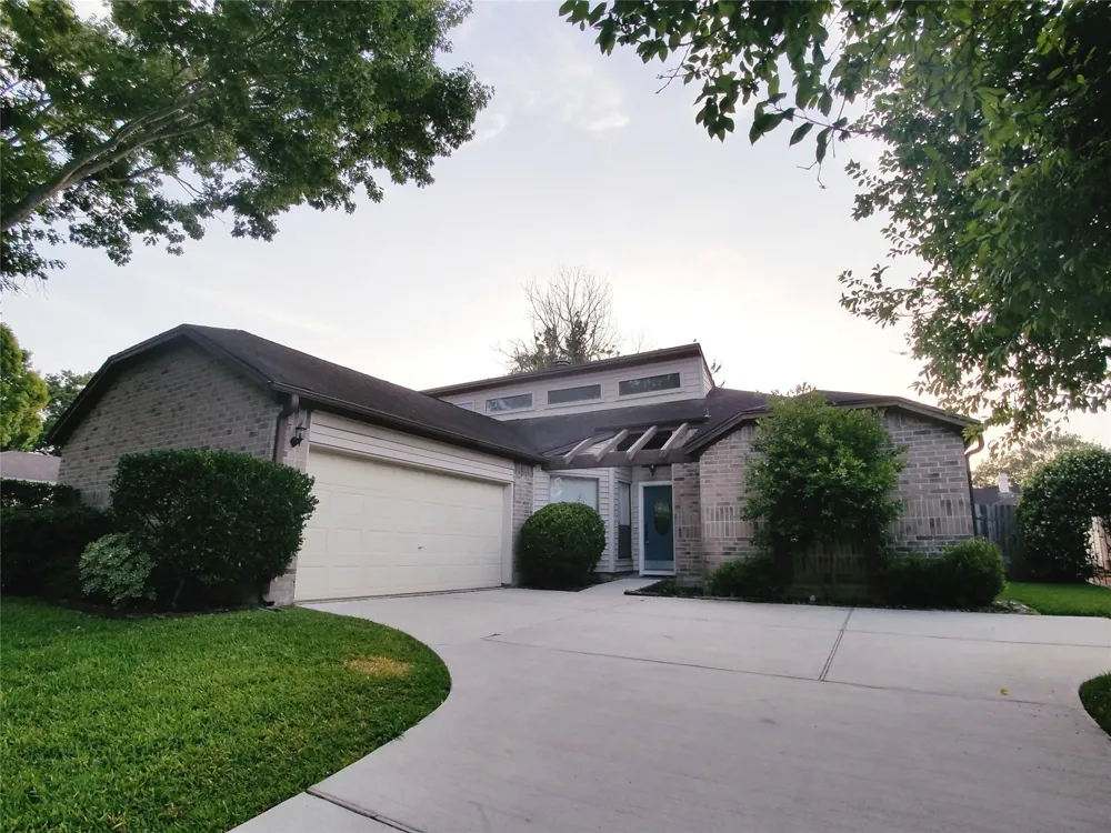 2111 Echo Ridge Sugar Land, TX 77478
