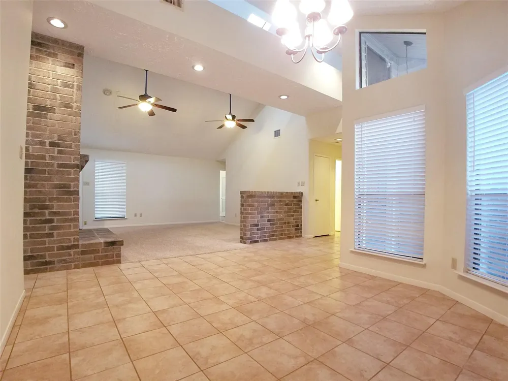 2111 Echo Ridge Sugar Land, TX 77478