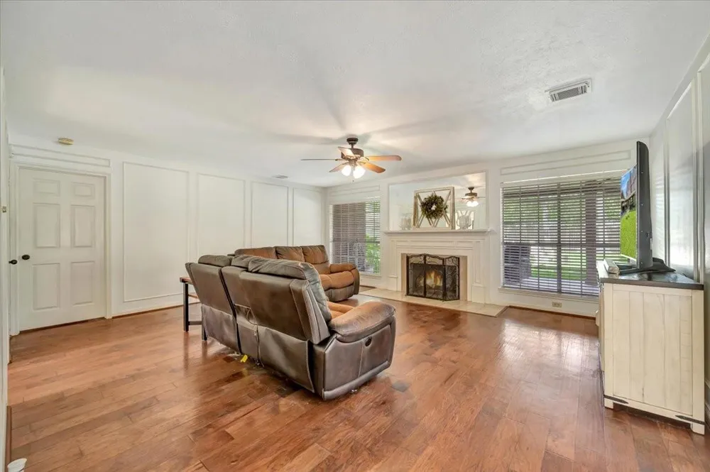 15110 Greenleaf Lane Houston, TX 77062