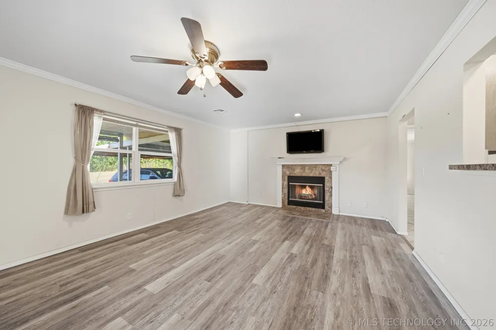 19375 Redbud Drive Catoosa, OK 74015