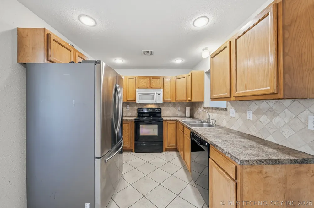 19375 Redbud Drive Catoosa, OK 74015