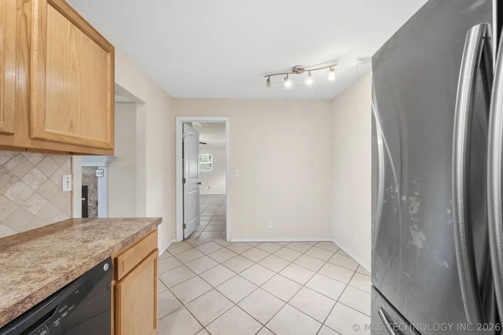 19375 Redbud Drive Catoosa, OK 74015