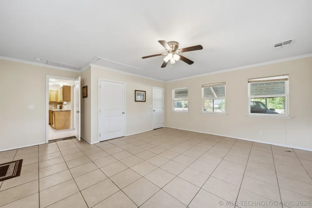 19375 Redbud Drive Catoosa, OK 74015