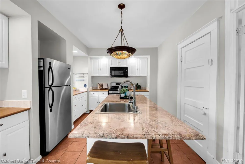 319 Hickory Street Milford Village, MI 48381