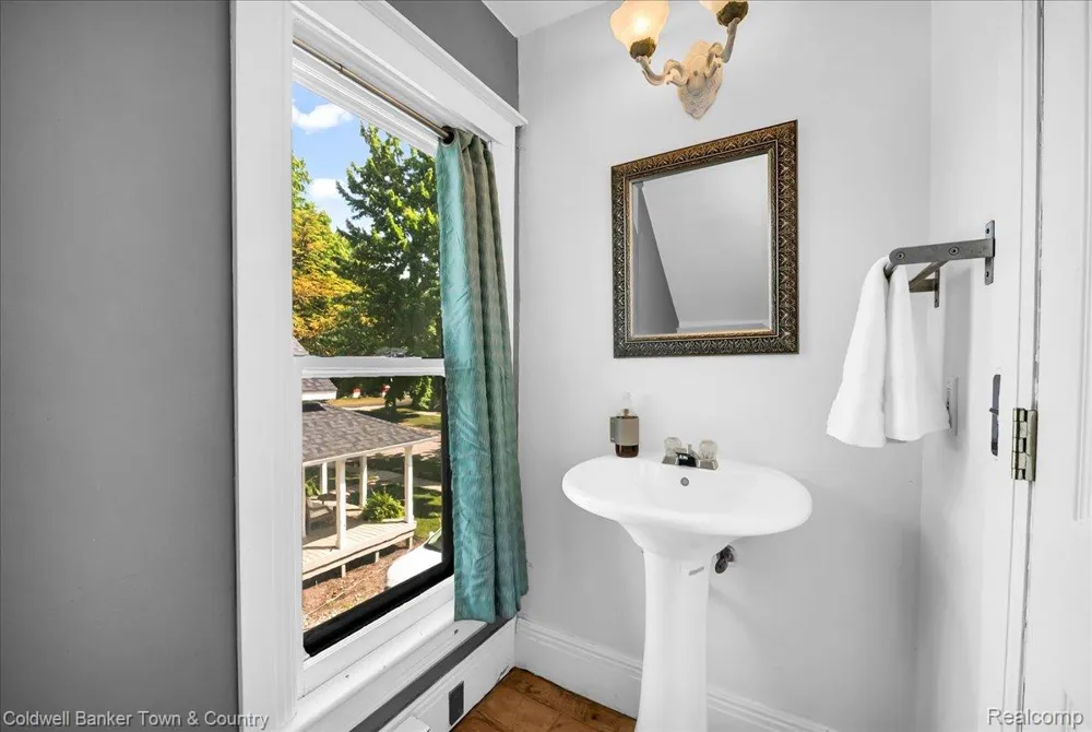 319 Hickory Street Milford Village, MI 48381