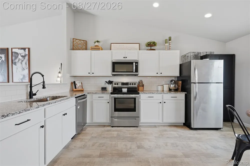 3051 Ivywood Circle Howell Township, MI 48855