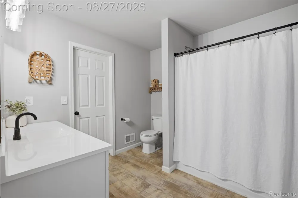 3051 Ivywood Circle Howell Township, MI 48855