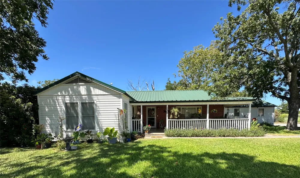 1001 Highway 36 Comanche, TX 76442