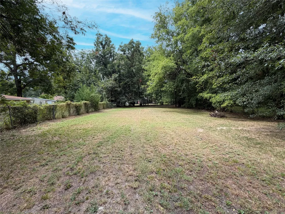 124 E Crockett Street De Kalb, TX 75559