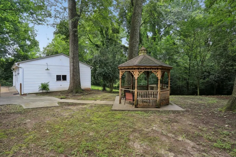 980 Brookdale Drive East Point, GA 30344