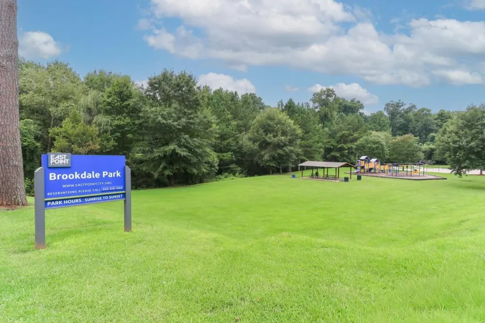 980 Brookdale Drive East Point, GA 30344