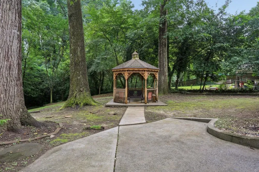 980 Brookdale Drive East Point, GA 30344