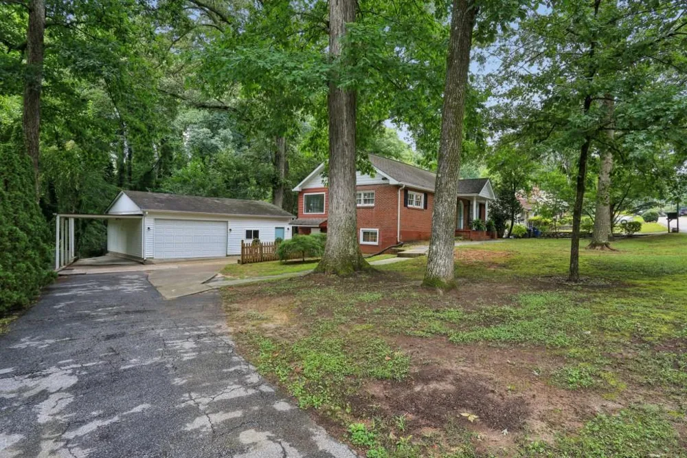 980 Brookdale Drive East Point, GA 30344