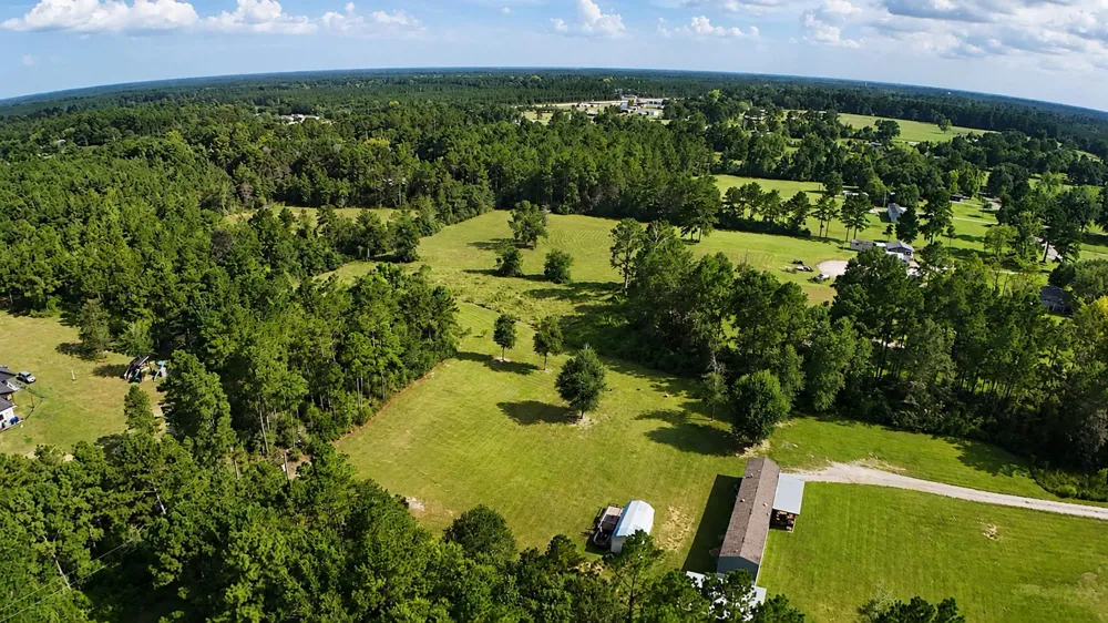 814 County Road 642 Buna, TX 77612