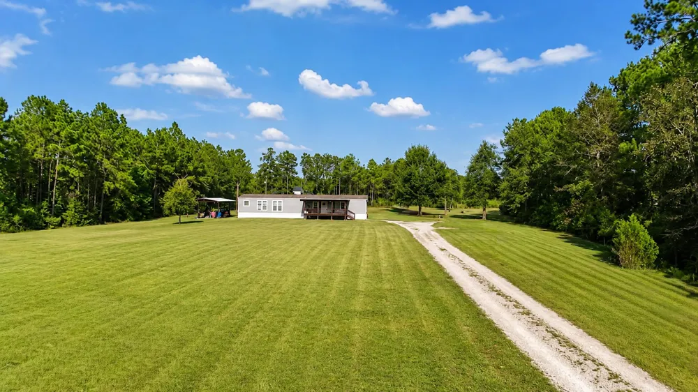 814 County Road 642 Buna, TX 77612