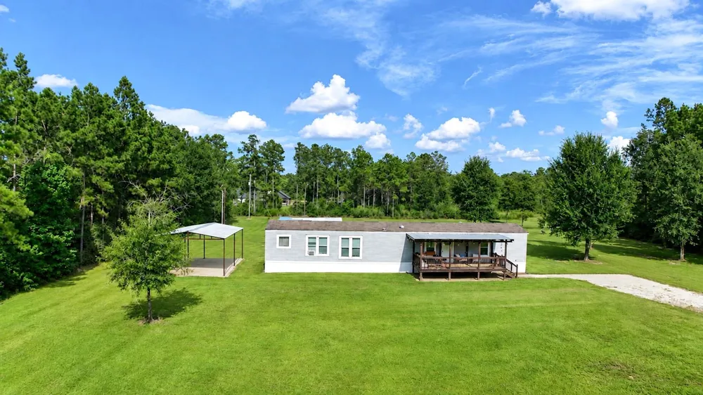 814 County Road 642 Buna, TX 77612