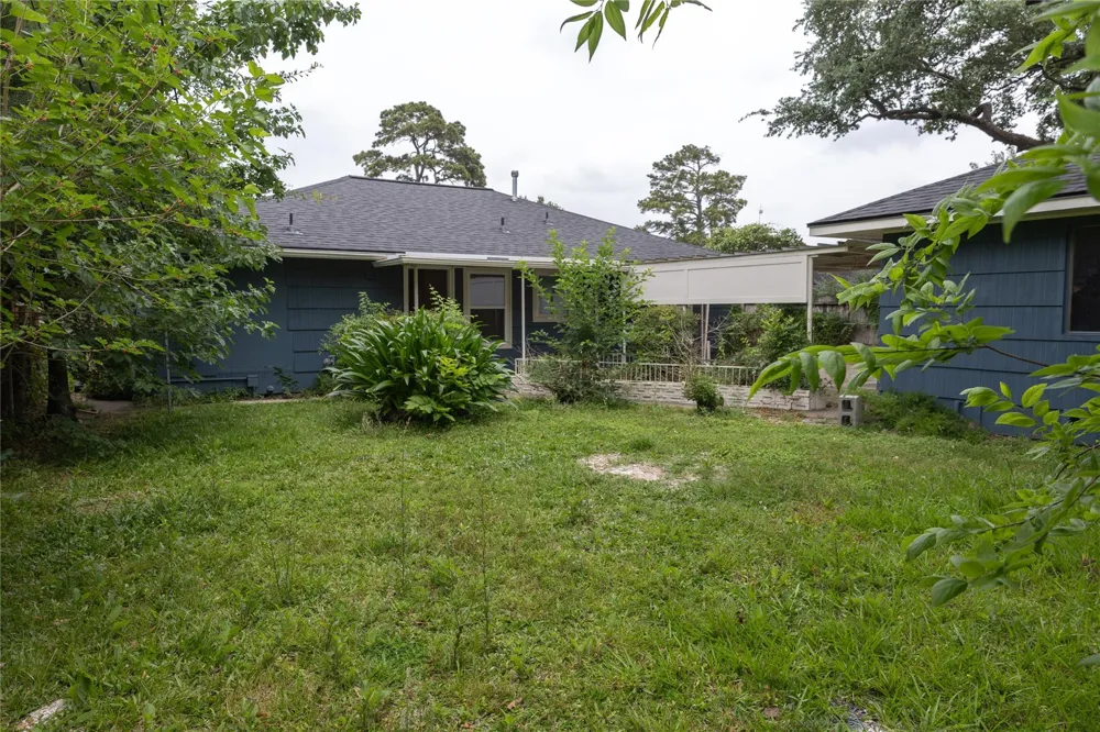 811 Sara Rose Street Houston, TX 77018