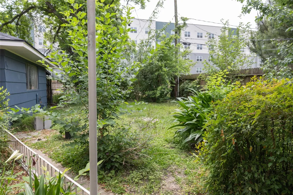 811 Sara Rose Street Houston, TX 77018