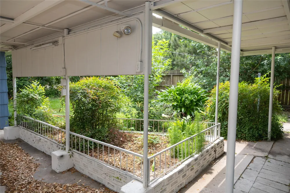 811 Sara Rose Street Houston, TX 77018