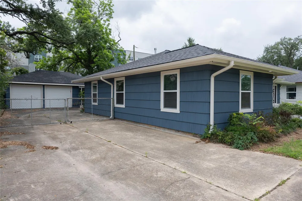 811 Sara Rose Street Houston, TX 77018