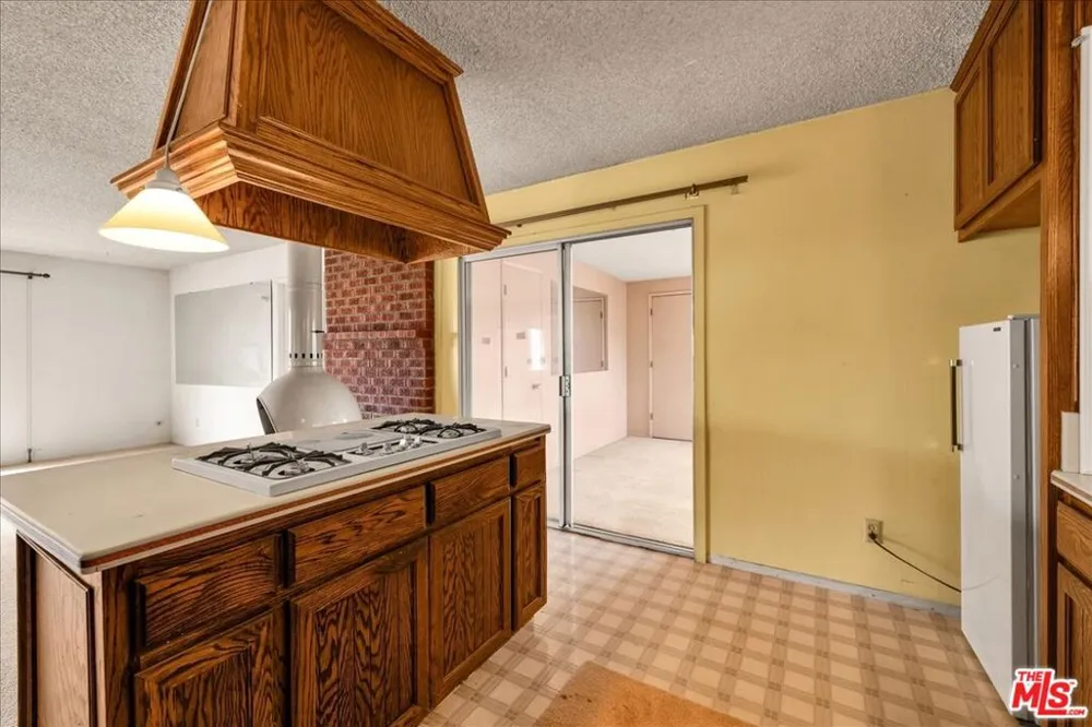 52351 Geronimo Avenue Pioneertown, CA 92268