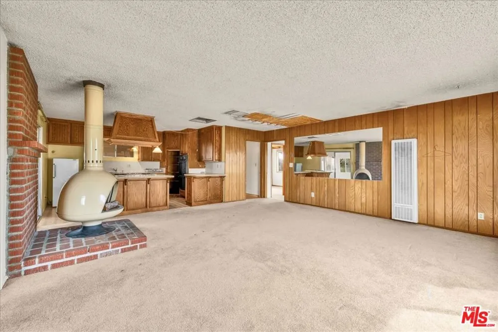 52351 Geronimo Avenue Pioneertown, CA 92268