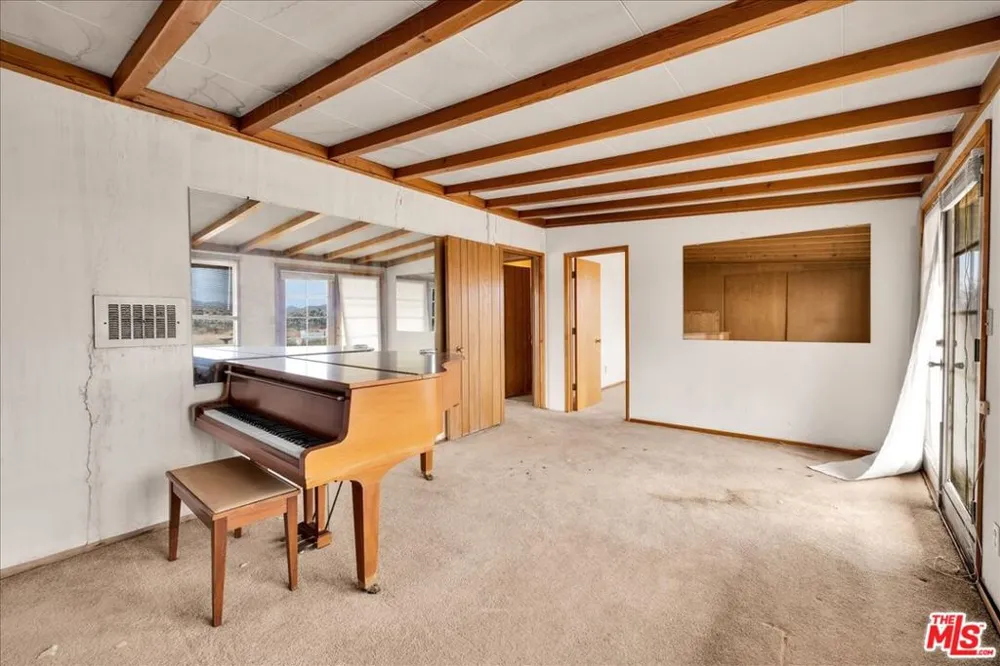 52351 Geronimo Avenue Pioneertown, CA 92268
