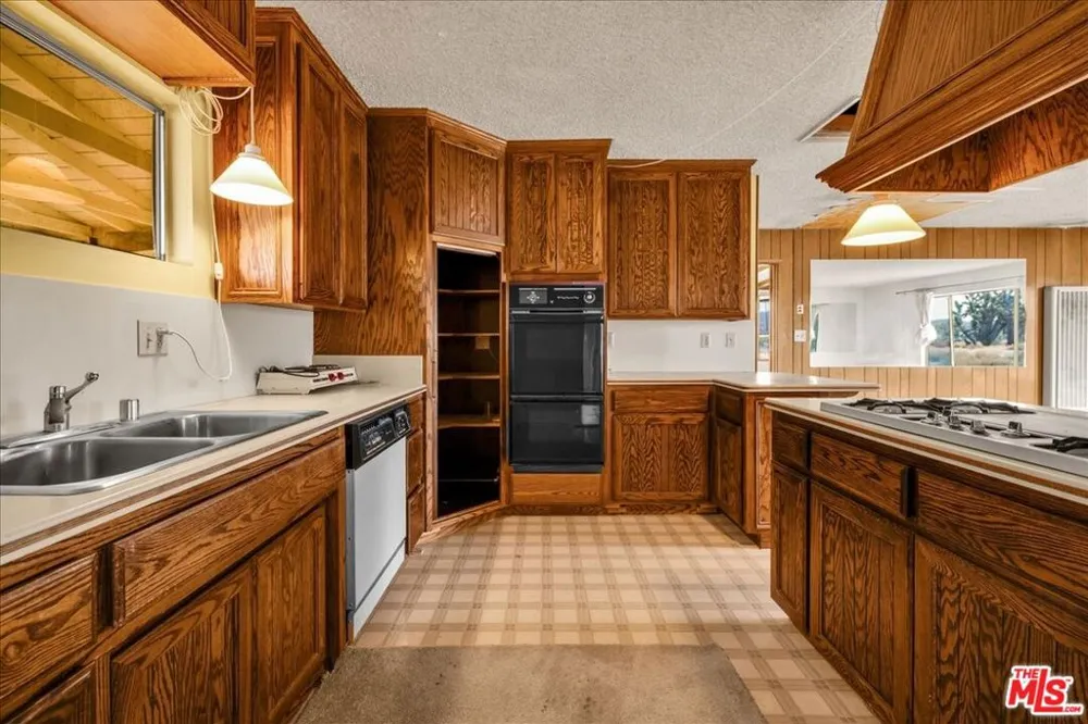 52351 Geronimo Avenue Pioneertown, CA 92268