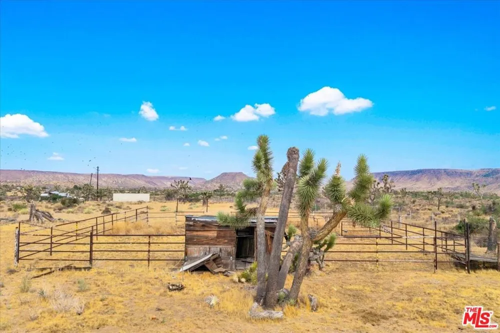 52351 Geronimo Avenue Pioneertown, CA 92268