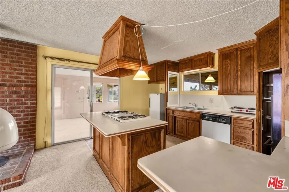 52351 Geronimo Avenue Pioneertown, CA 92268