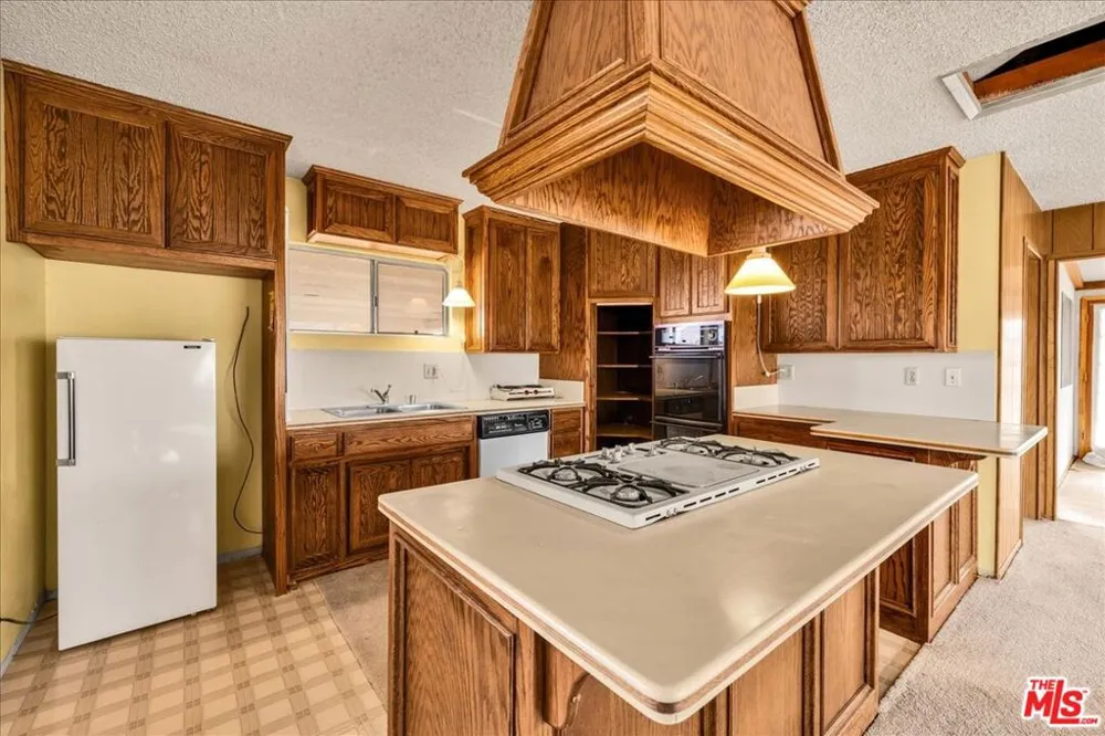 52351 Geronimo Avenue Pioneertown, CA 92268