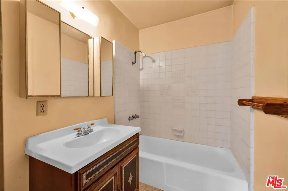 52351 Geronimo Avenue Pioneertown, CA 92268