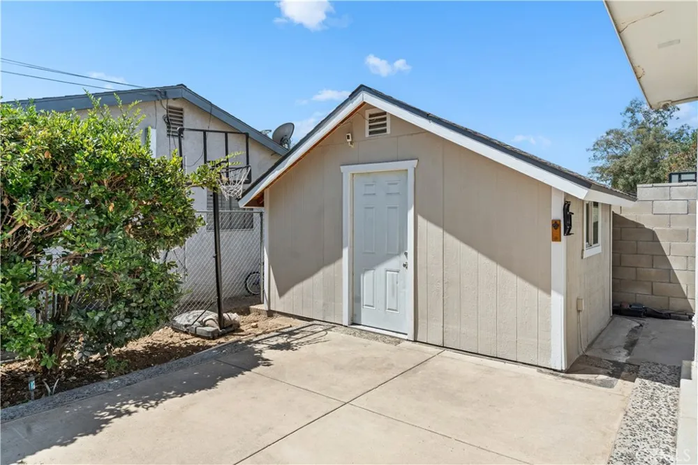 16289 Ramona Fontana, CA 92336