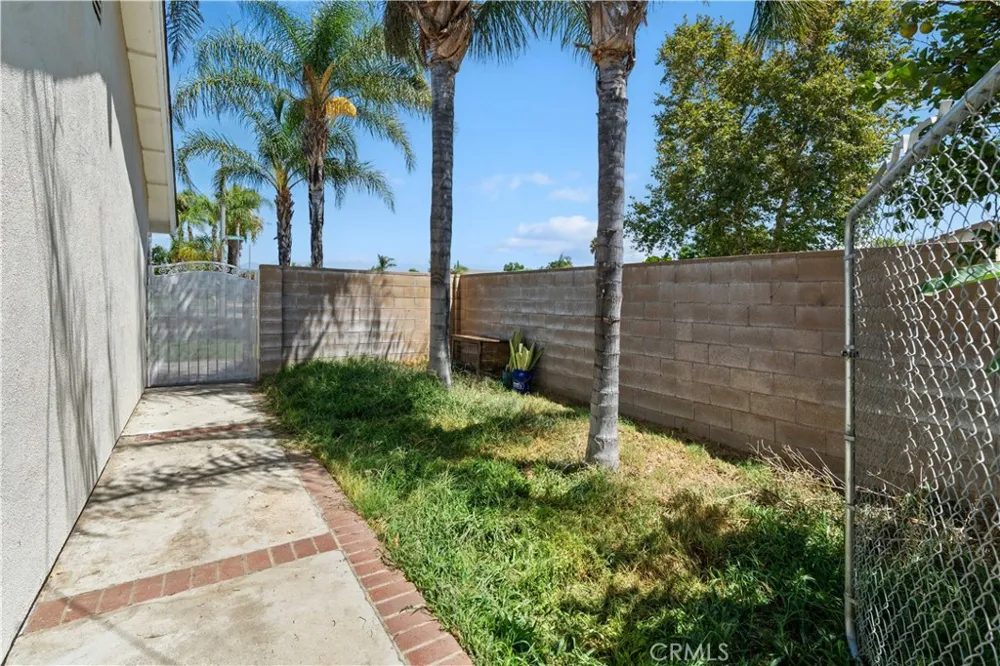 16289 Ramona Fontana, CA 92336