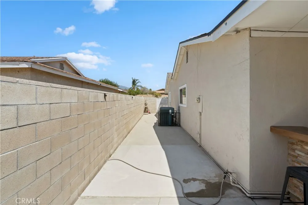 16289 Ramona Fontana, CA 92336